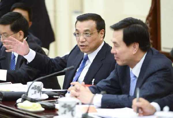 李克強：讓農民喝上安全水的目標說到就要做到
