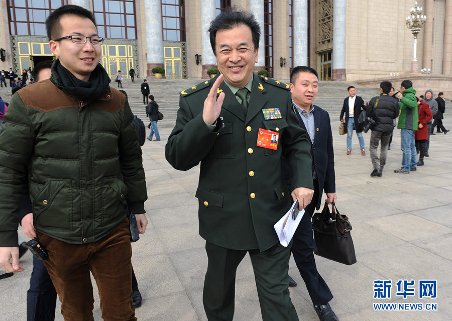 政協委員揮手話別：明年兩會再相見