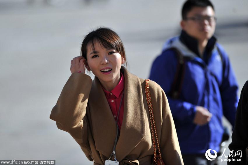 2014兩會花絮：兩會會場上的美女記者