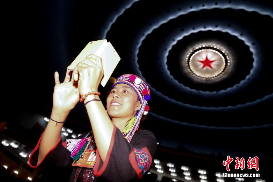 2014兩會(huì)：少數(shù)民族代表委員的特色帽飾