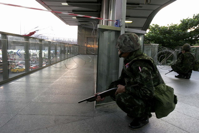 泰政府重兵把守曼谷金融中心 紅衫軍欲請聯合國監督