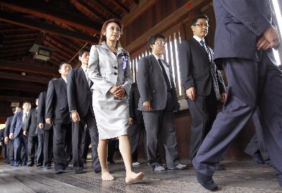 日本舉行二戰結束65周年追悼儀式 40余名議員自行“拜鬼”