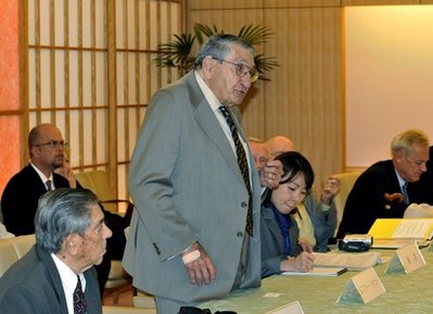 日本外相向二戰(zhàn)時(shí)期美軍幸存戰(zhàn)俘及家屬道歉(圖)