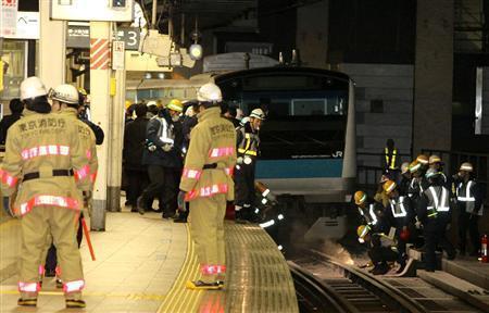 日本東京車站突然起火6萬名乘客受阻