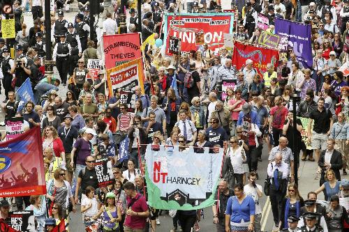 英國數十萬公共部門員工罷工抗議養老金改革