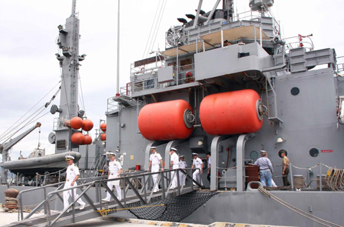 美軍艦抵達越南峴港開始聯合軍事演練