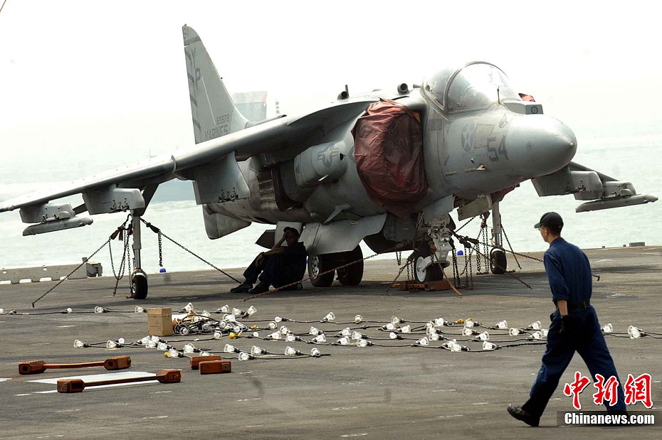 美海軍“拳師”號兩棲攻擊艦訪港