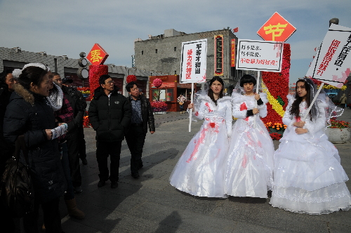 北京女大學生情人節發起行為藝術反對伴侶暴力