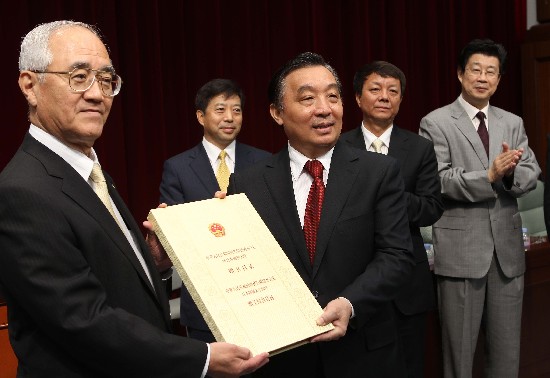 國新辦主任王晨為日本創價大學中國圖書館揭牌