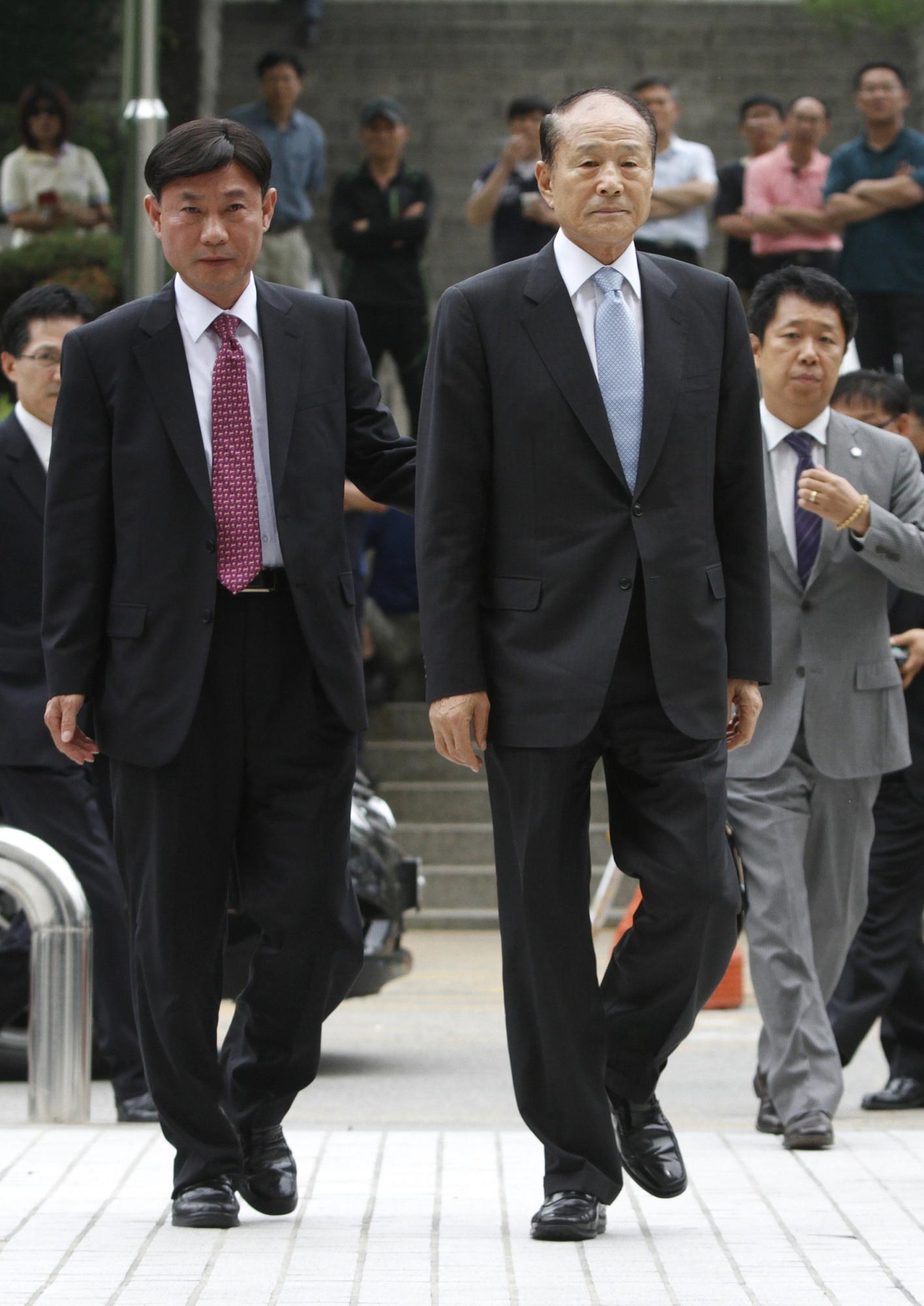 李明博胞兄兼最信賴顧問涉貪被捕 黨內同僚忙避嫌