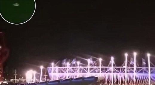 外星人造訪奧運會開幕式？倫敦夜空驚現不明飛行物
