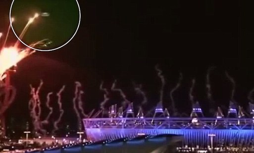 外星人造訪奧運會開幕式？倫敦夜空驚現不明飛行物