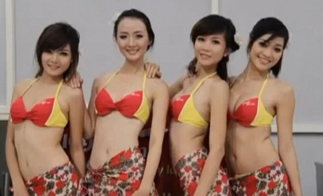 越南航班提供美艷比基尼表演 乘客叫好當(dāng)局罰款