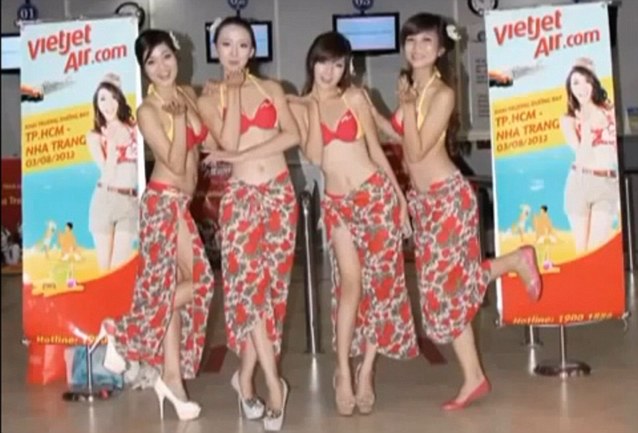 越南航班提供美艷比基尼表演 乘客叫好當(dāng)局罰款