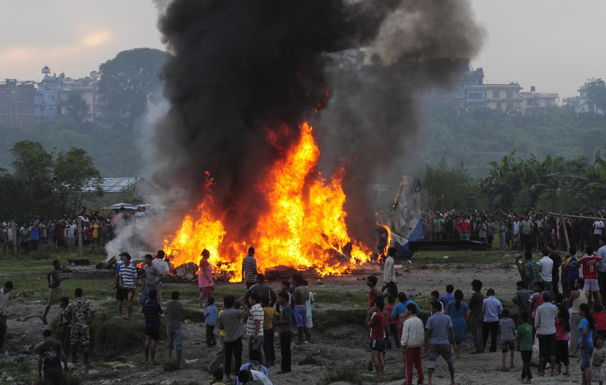 尼泊爾小型客機(jī)墜毀19人遇難 包括4名中國(guó)公民和1名美籍華人
