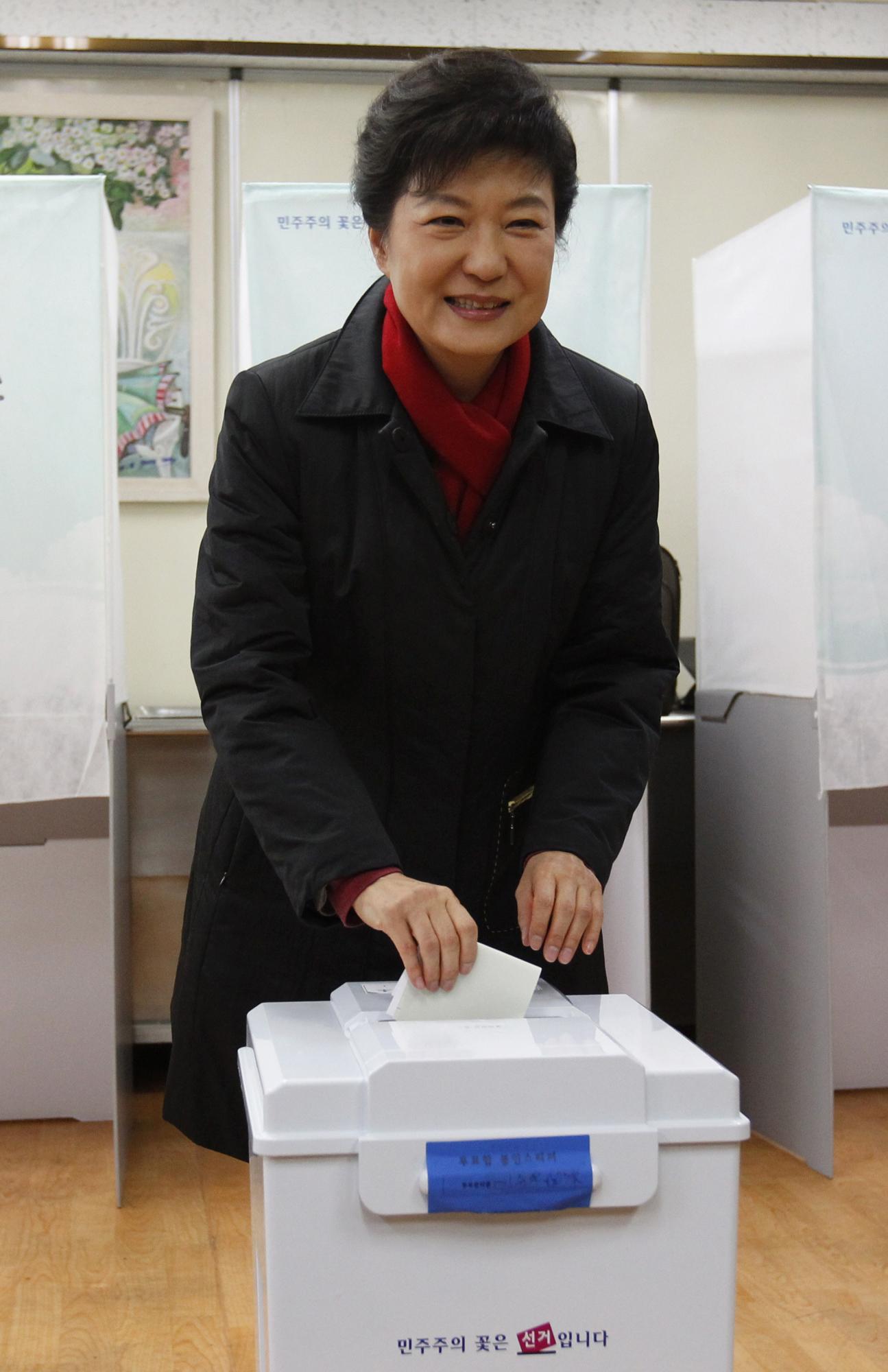 韓國選民關(guān)注安全議題 文在寅陣營被指違反選舉法
