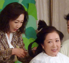 前防衛相小池百合子“斷發” 慶自民黨奪回政權