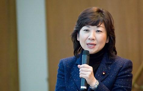 安倍正式出任日本新首相 女性任高級(jí)助手、新防衛(wèi)大臣對(duì)華強(qiáng)硬
