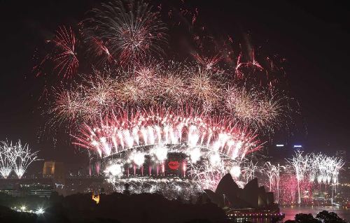 圖：悉尼炫彩焰火、時代廣場倒計時 世界各地迎喜新年