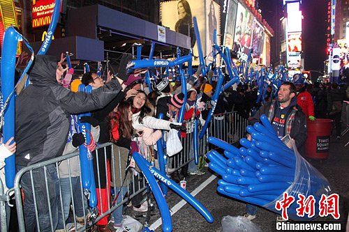 中國(guó)文化元素再度綻放美國(guó)紐約新年慶典