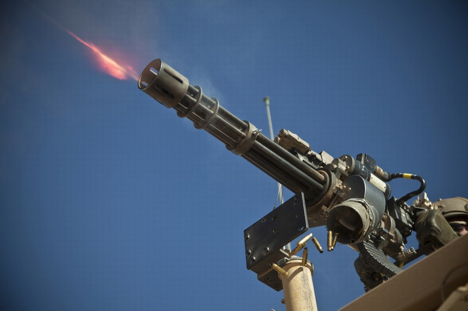 火力強勁!實拍美軍車載多管機槍實彈射擊