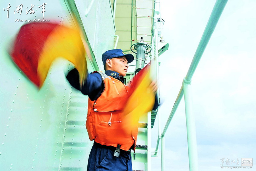 高清:圖片揭秘中國海軍部隊(duì)旗語信號(hào)