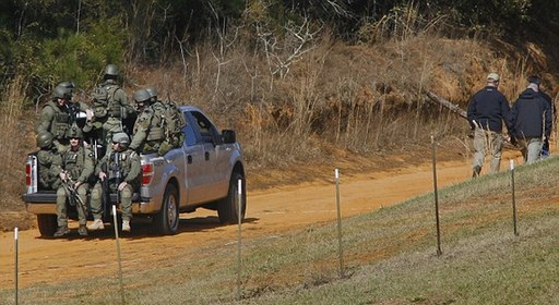 美越戰(zhàn)老兵劫持幼童 藏身掩體與警方對峙5日