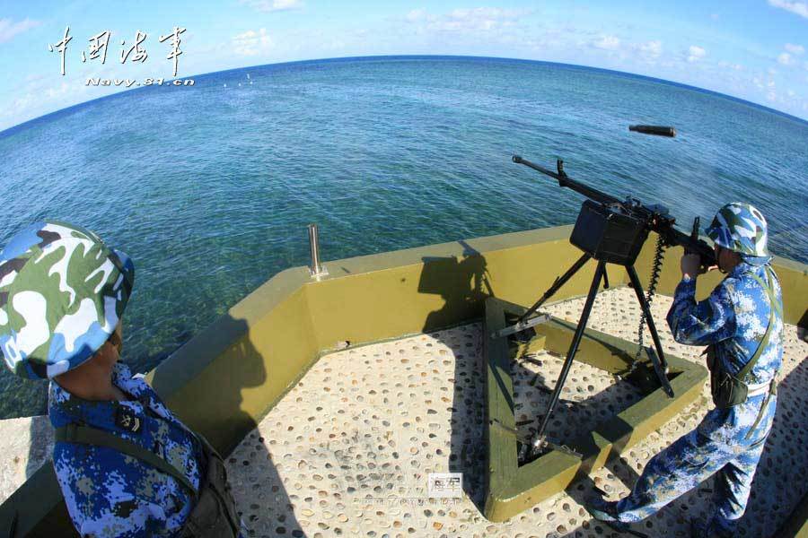 高清：駐永暑礁部隊用重機槍艦炮對海攻擊演練