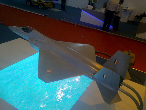印度展示國產機身加長版中型五代戰機方案