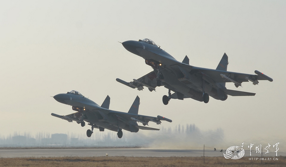 組圖:中國空軍殲-11雙機(jī)升空處置“異常空情”