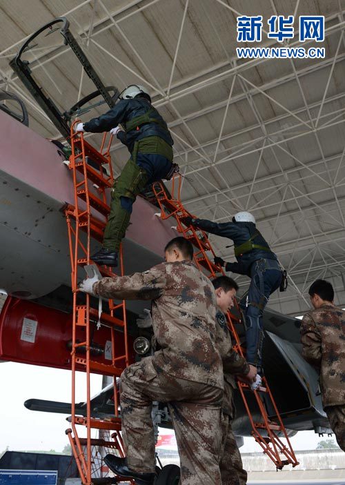 直擊廣空蘇30戰機空空對抗訓練