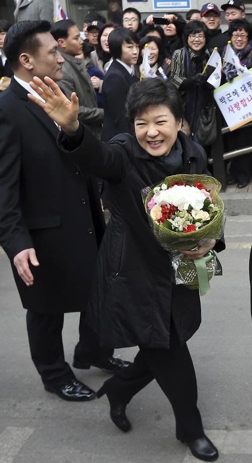 美媒：韓國首位女總統將面臨朝核問題和經濟困境