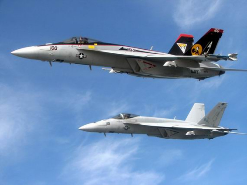 對比中美戰斗機：F/A-18E/F優于殲-15