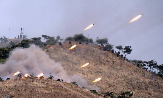 朝鮮開始大規(guī)模軍演 進行實彈射擊演練