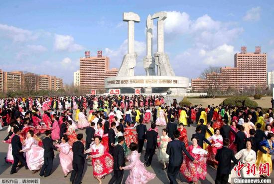 韓美日嚴(yán)防朝鮮發(fā)射導(dǎo)彈 朝鮮國內(nèi)節(jié)日氣氛濃厚