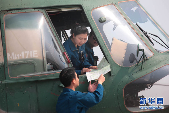 成空抗震姐妹花奮戰一線 曾是殲擊機飛行員