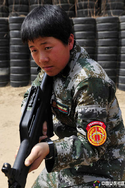 戰場上沒女人:女特種兵像男兵一樣嚴酷訓練