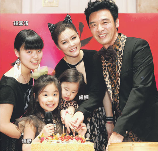 明星罕見(jiàn)全家福:周濤清新可人 吳尊全家俊男美女