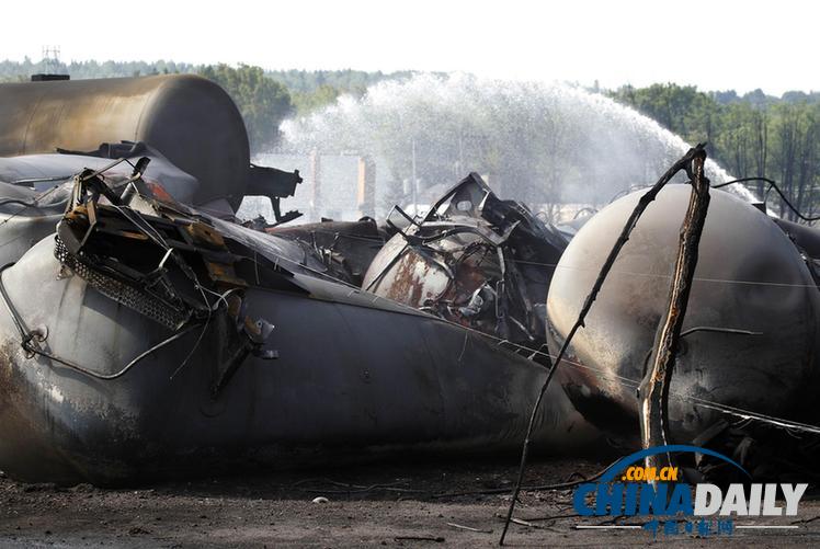 組圖:加拿大油罐列車出軌爆炸五死數十傷 總理赴現場