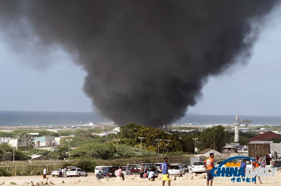 外軍機(jī)在索馬里首都機(jī)場(chǎng)起火燒毀 至少4人死亡（圖）