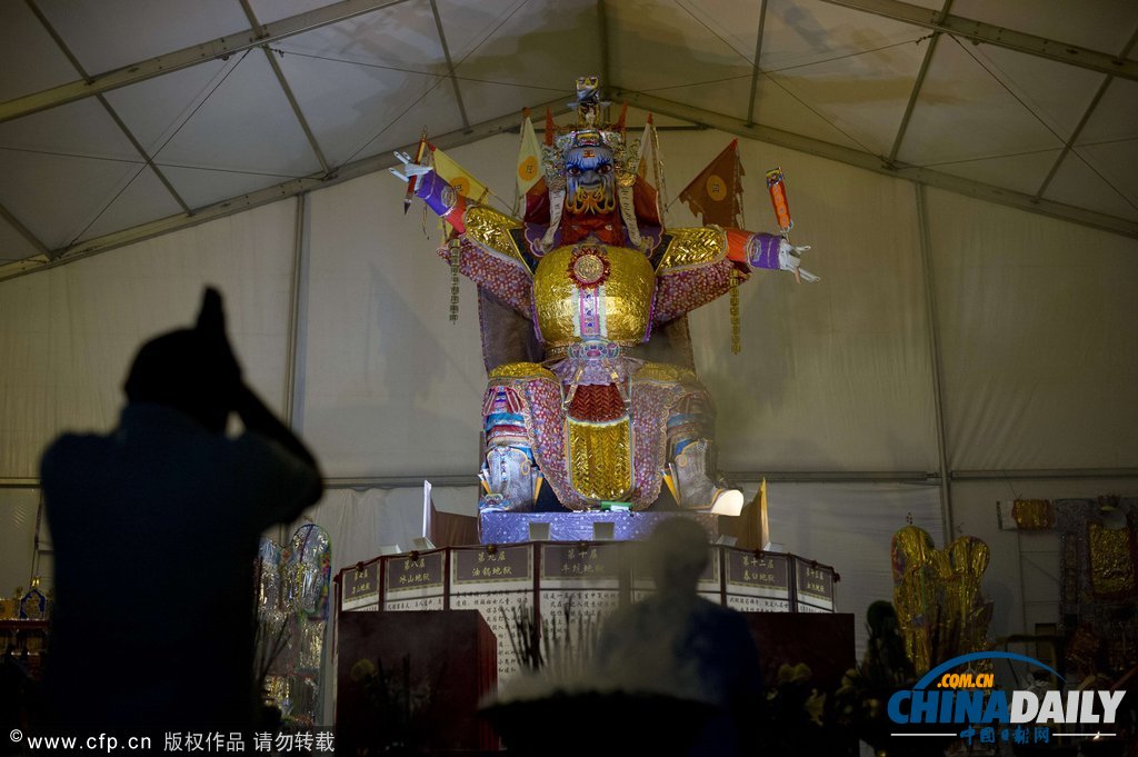 馬來西亞華裔迎“鬼節” 民眾“驚悚”狂歡（高清組圖）