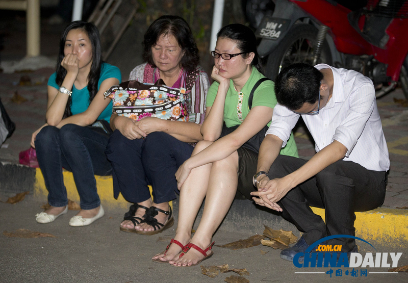 馬來西亞公交車墜崖已致33人死亡 其中24名華人（高清組圖）