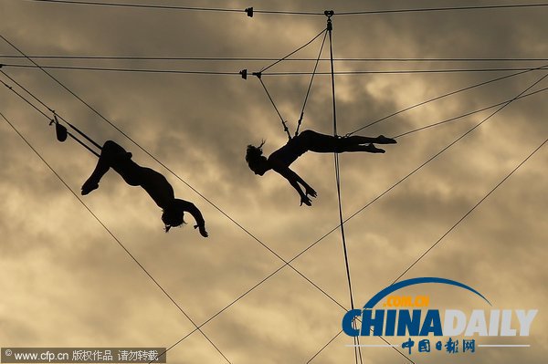 感受美國紐約秋千學(xué)校 空中搖蕩驚心動(dòng)魄（組圖）
