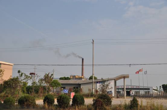 江西進(jìn)賢縣工業(yè)園區(qū)廢氣排放 居民每日捂鼻出行