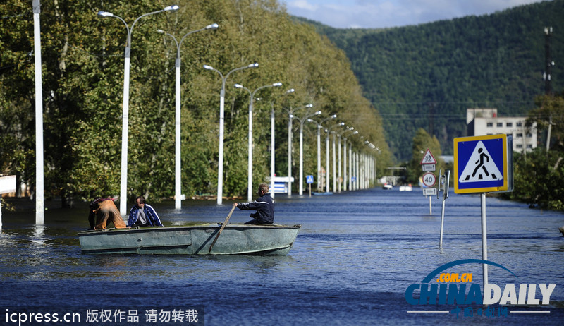 俄羅斯遠(yuǎn)東地區(qū)洪水依舊肆虐 街道一片汪洋（圖）