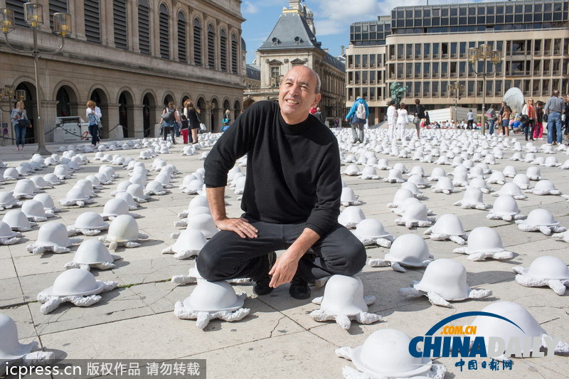 藝術(shù)家打造千只“鋼盔海龜” 譴責暴力事件頻發(fā)