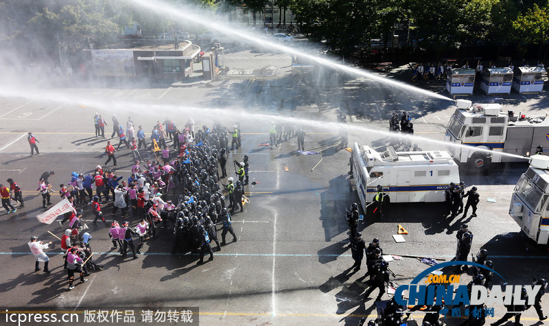韓國警察機(jī)動部隊(duì)舉行應(yīng)對暴力示威演習(xí)
