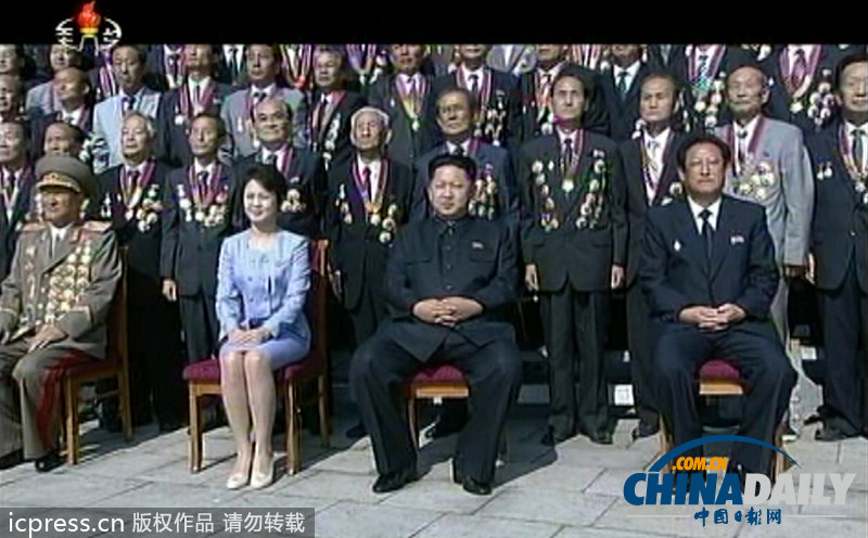 朝鮮勞動黨成立68周年 金正恩攜夫人看演出興趣濃（圖）