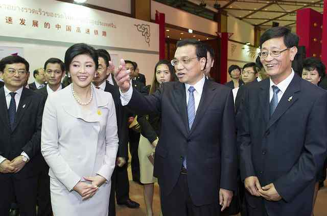 李克強與泰國總理英拉共同出席中國高鐵展