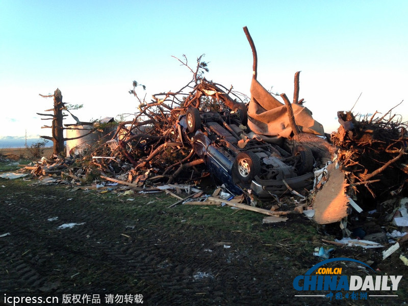 美國中西部遭龍卷風襲擊 受損地區(qū)場面震撼